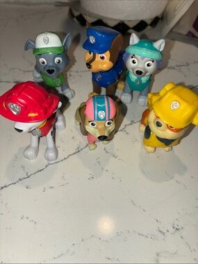 Paw Patrol Mini Figure Pack - Red, Blue, Yellow, Teal, Pink, Green